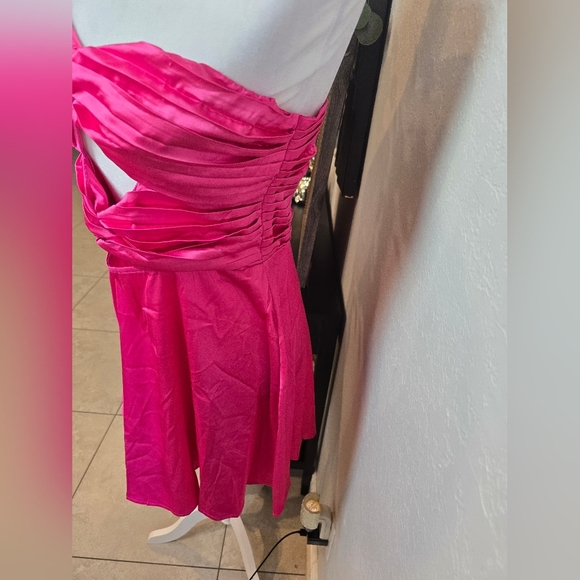 Runaway Vibrant Strapless Dress in Hot Pink Size L - Picture 5 of 6